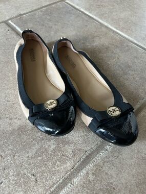 Michael Kors Dixie Ballet Flats in Nude and Black